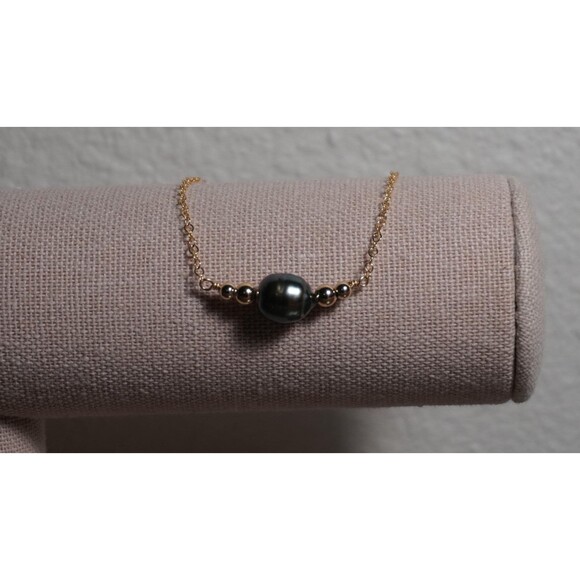 Tahitian Pearl Bracelet, 14k Gold Fill, Minimalist Luxury Jewelry - Picture 3 of 5